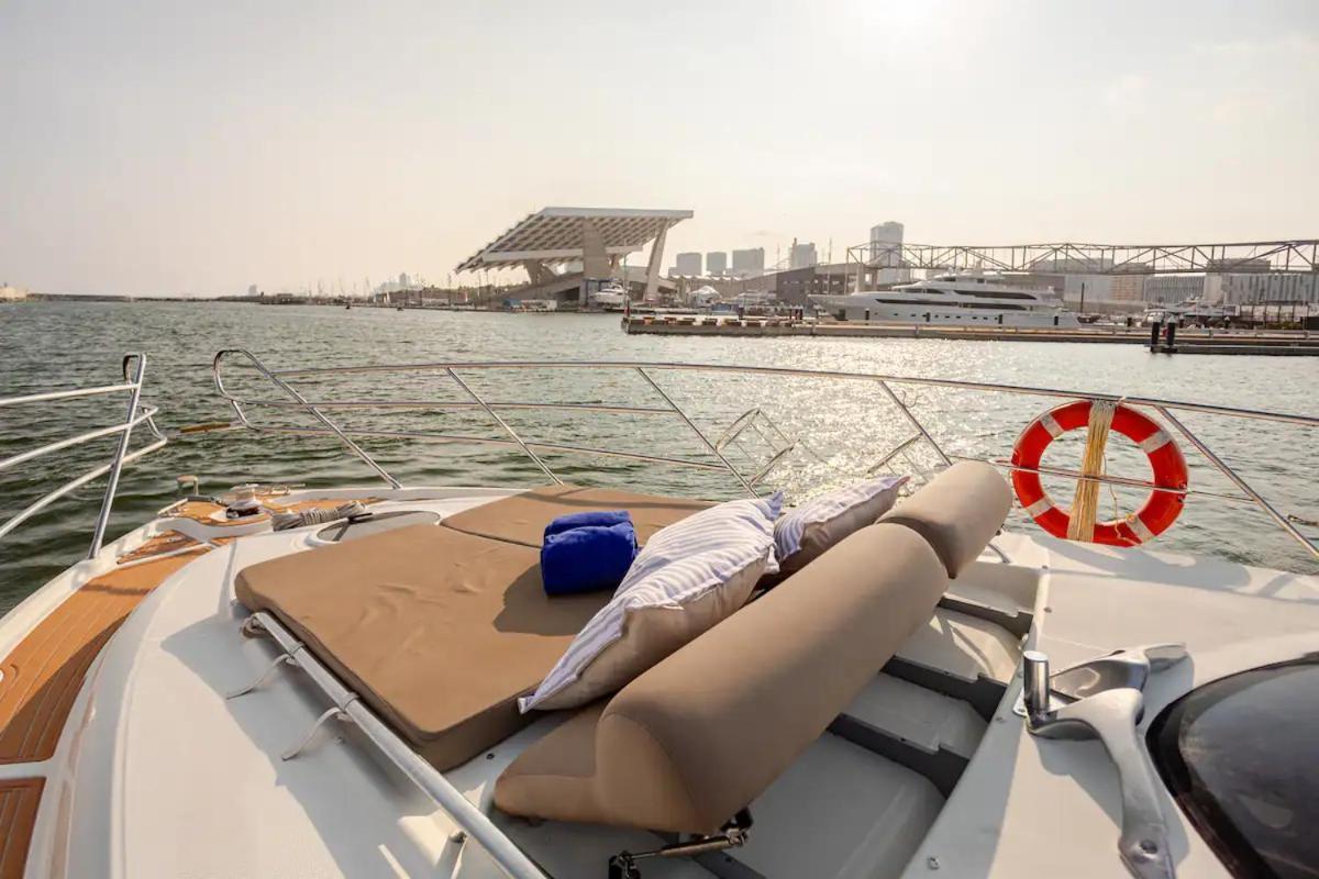 Confortable Y Lujoso Yate Deportivo ซานต์อาเตรียเดเบซอซ ภายนอก รูปภาพ